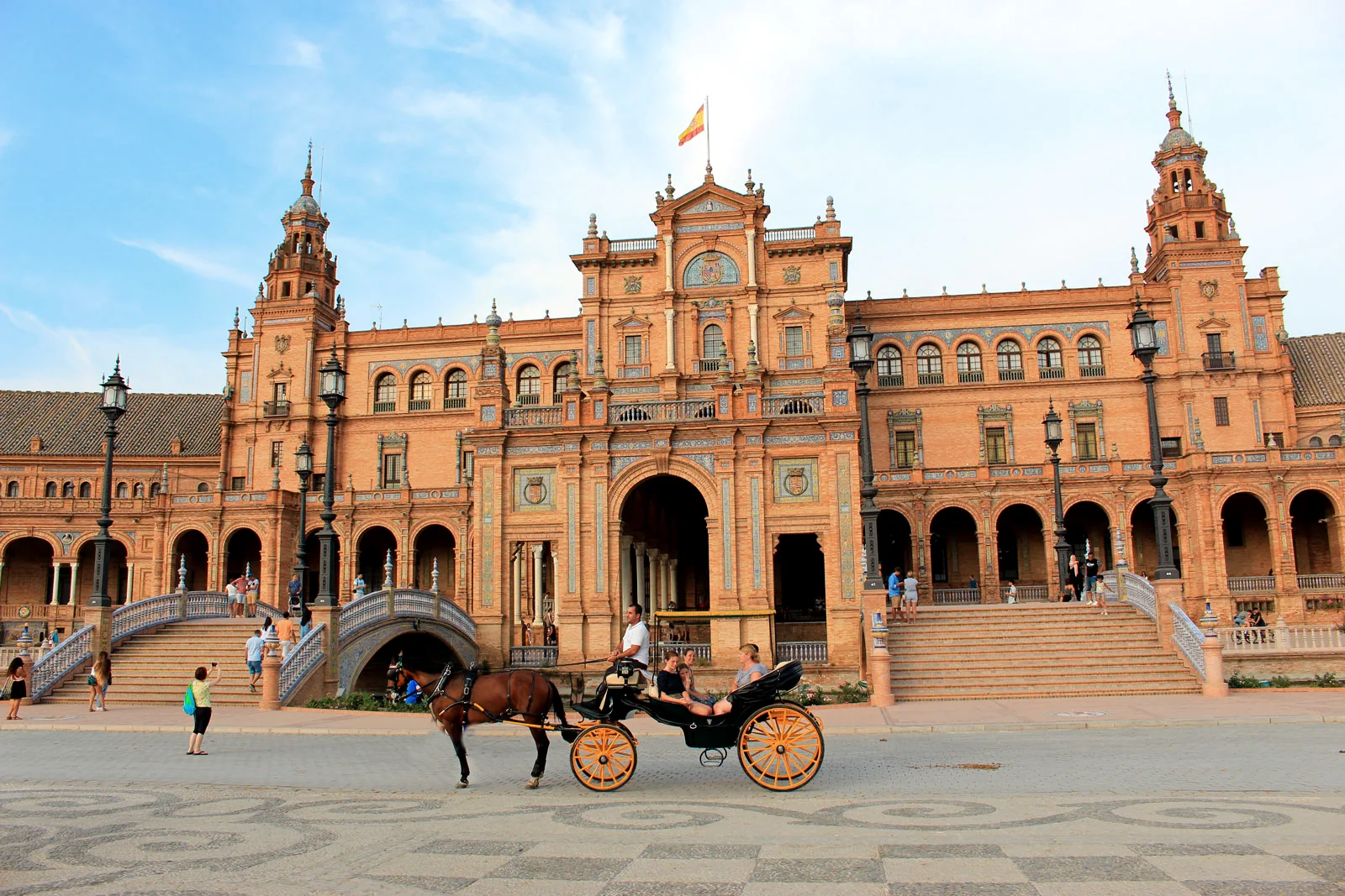 Coche de caballos tradicional en Sevilla